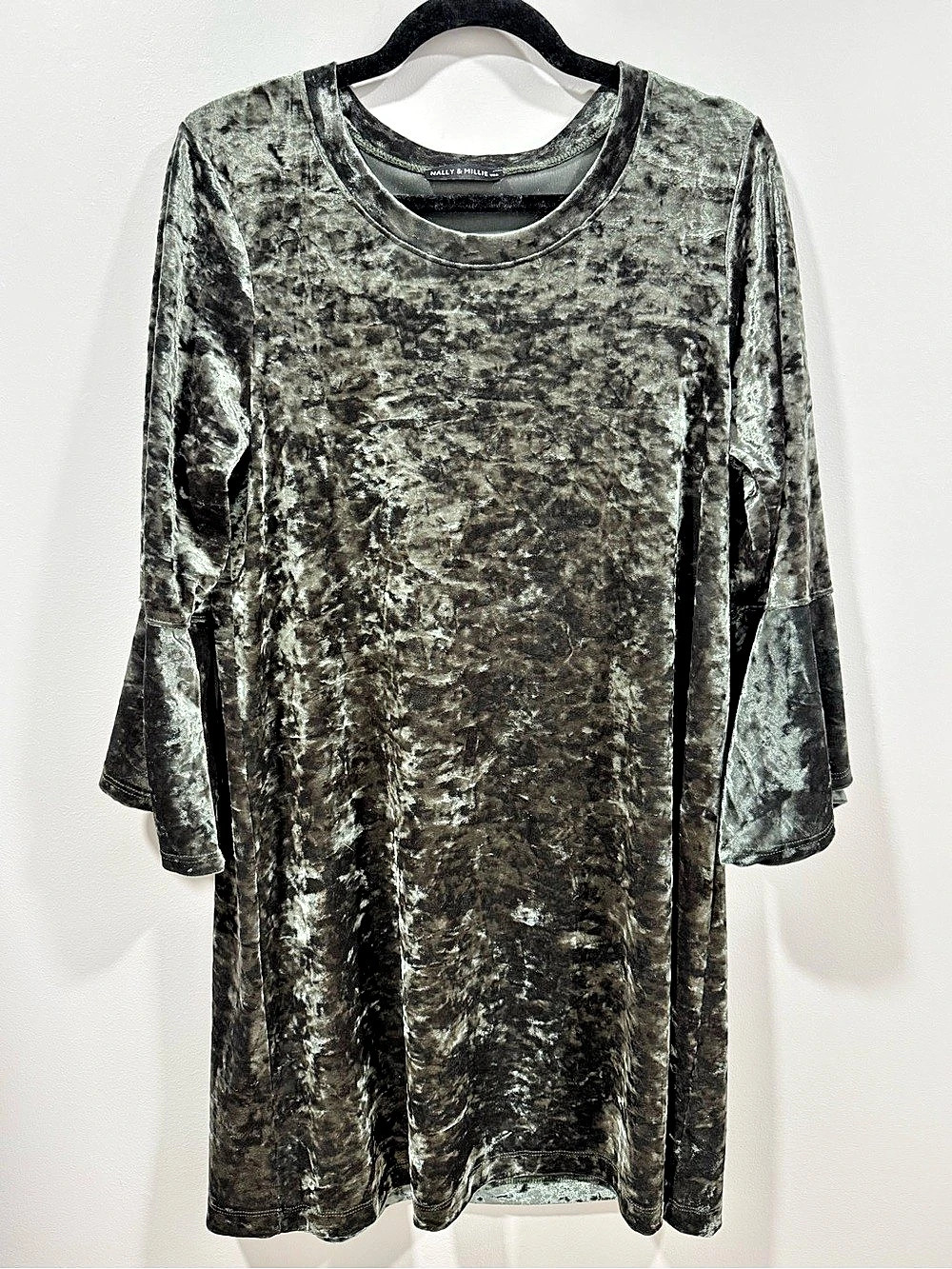 Nally & Millie Velvet Mini Dress Green fluted sleeve Size L/xl